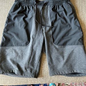 Men’s lululemon gray pull on shorts Sz large